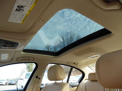 Used 2014 BMW 528i xDrive Sedan image 17