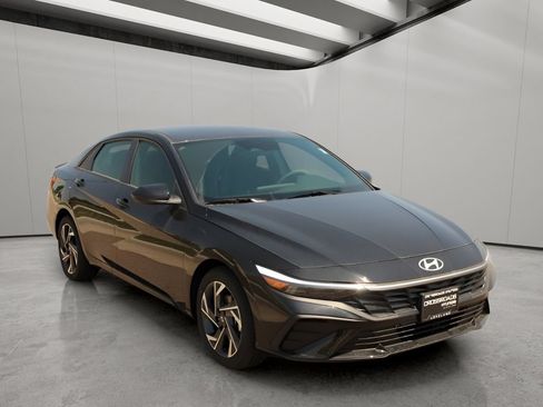 Used 2025 Hyundai Elantra Sport w/ Cargo Package FWD image 7