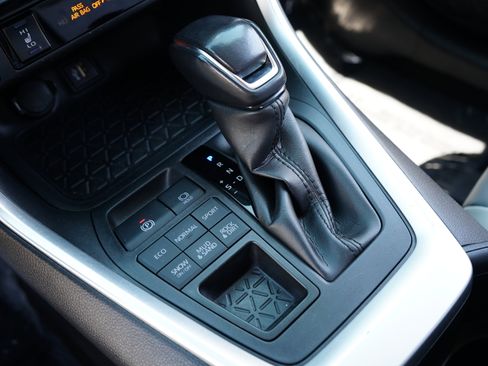 Used 2023 Toyota RAV4 XLE Premium image 21