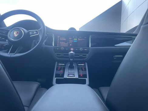 Certified 2025 Porsche Macan AWD/4WD image 24