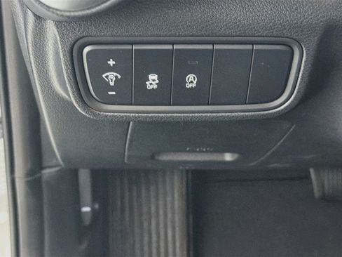 Used 2025 Kia Soul LX w/ LX Technology Package FWD image 16