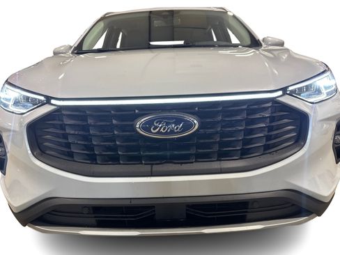 Used 2025 Ford Escape Platinum image 10