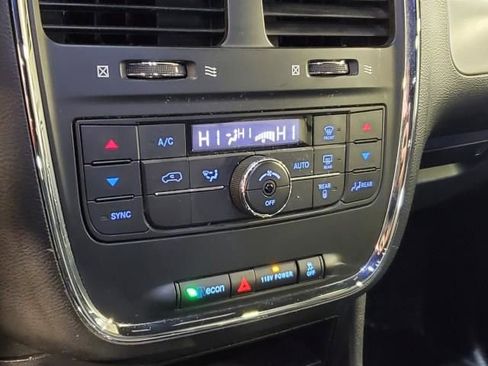 Used 2016 Dodge Grand Caravan R/T image 30