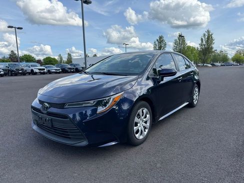 Used 2025 Toyota Corolla LE FWD image 3
