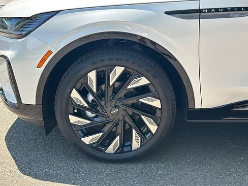 New 2026 Lincoln Nautilus Reserve AWD/4WD image 13