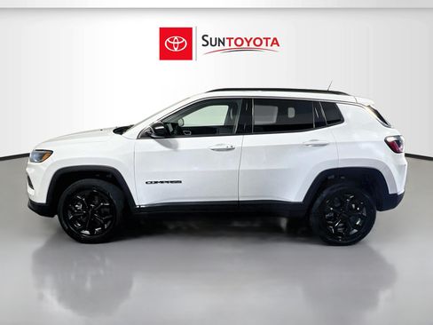 Used 2024 Jeep Compass Latitude AWD/4WD image 7