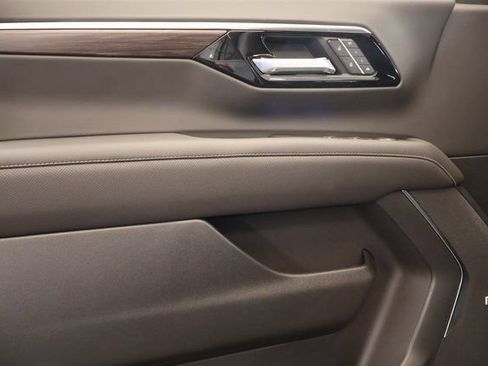 New 2026 Chevrolet Suburban Premier w/ Sun And Tow Package AWD/4WD image 10