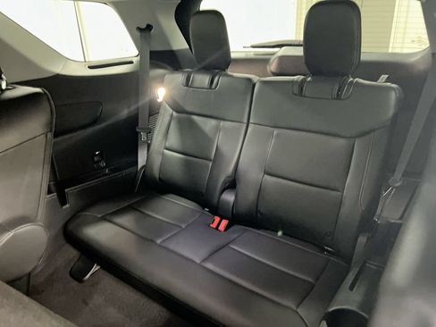 Used 2022 Ford Explorer XLT w/ Equipment Group 202A AWD/4WD image 24