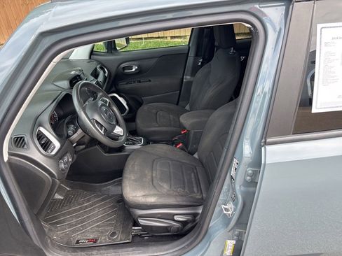 Used 2018 Jeep Renegade Latitude FWD image 9