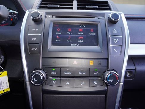 Used 2016 Toyota Camry SE image 18