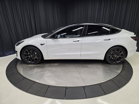 Used 2021 Tesla Model 3 Standard Range Plus image 9