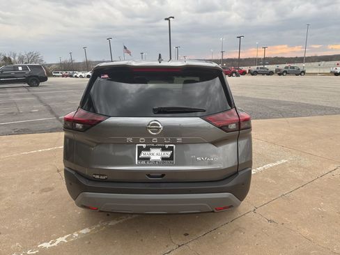 Used 2021 Nissan Rogue SV AWD/4WD image 4