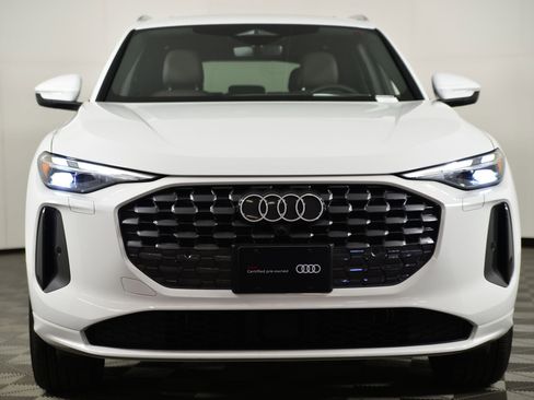 Certified 2025 Audi Q5 Premium w/ Convenience Package image 5