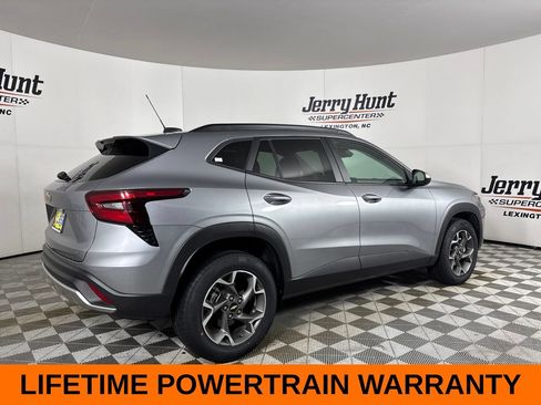Used 2024 Chevrolet Trax LT FWD image 6