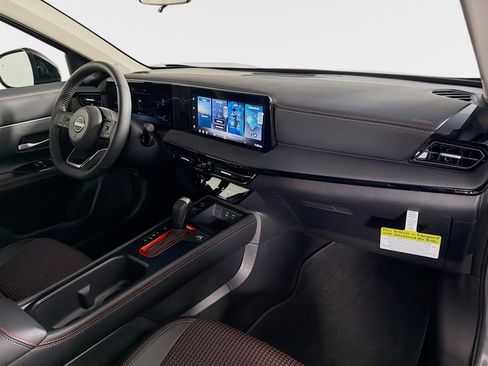 New 2026 Nissan Kicks SR FWD image 25