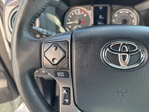 Used 2023 Toyota Tacoma TRD Off-Road image 15