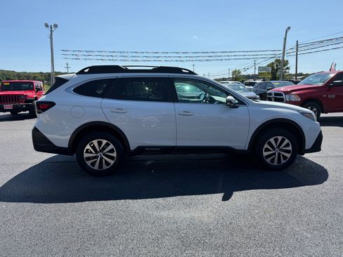 Used 2022 Subaru Outback Premium image 6