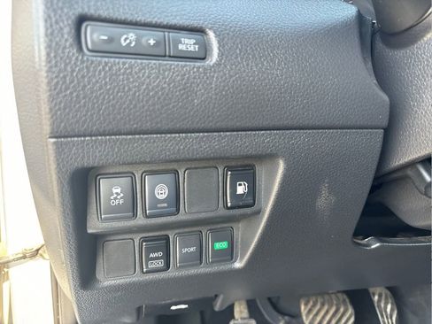 Used 2020 Nissan Rogue S AWD/4WD image 10