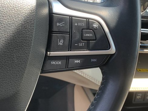 Used 2023 Toyota Highlander XLE FWD image 30