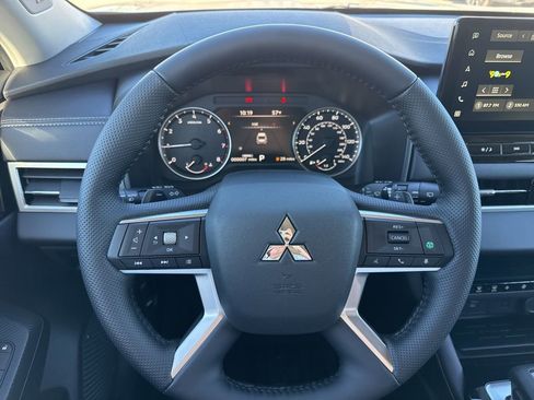 New 2026 Mitsubishi Outlander SE FWD image 14