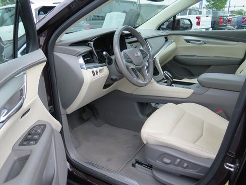 Used 2018 Cadillac XT5 Premium Luxury FWD image 9