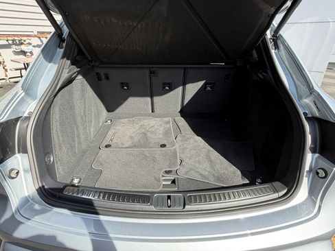 Certified 2025 Porsche Macan AWD/4WD image 25
