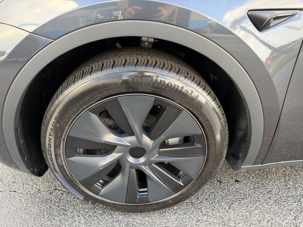 Used 2025 Tesla Model Y Long Range RWD image 35