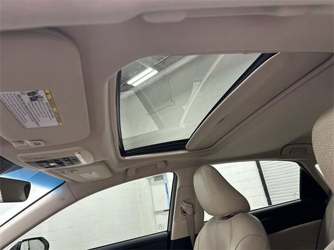 Used 2019 Toyota Avalon Limited image 28