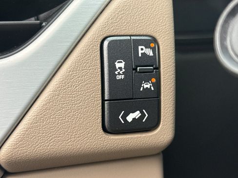 Used 2020 GMC Yukon SLT w/ Open Road Package AWD/4WD image 18