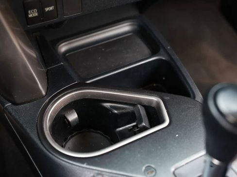 Used 2016 Toyota RAV4 LE image 41