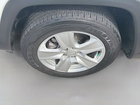 Used 2022 Jeep Compass Latitude w/ Sun and Sound Group FWD image 36