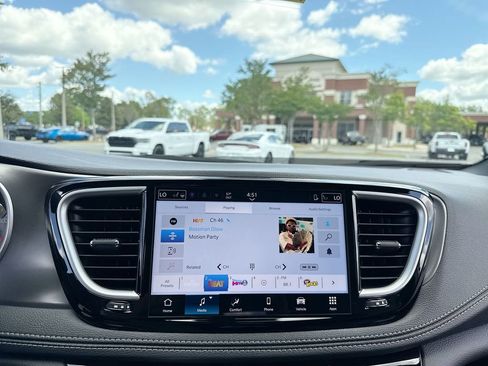 New 2026 Chrysler Pacifica Select FWD image 20