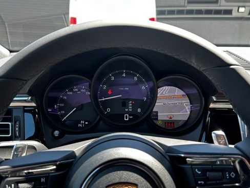 Certified 2026 Porsche Macan image 5