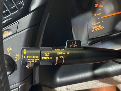 Used 1993 Chevrolet Corvette Coupe RWD image 16