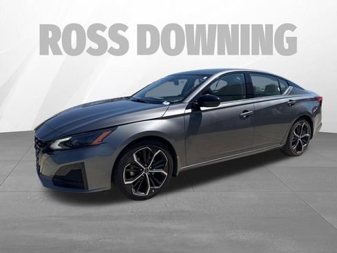Used 2024 Nissan Altima 2.5 SR FWD image 2