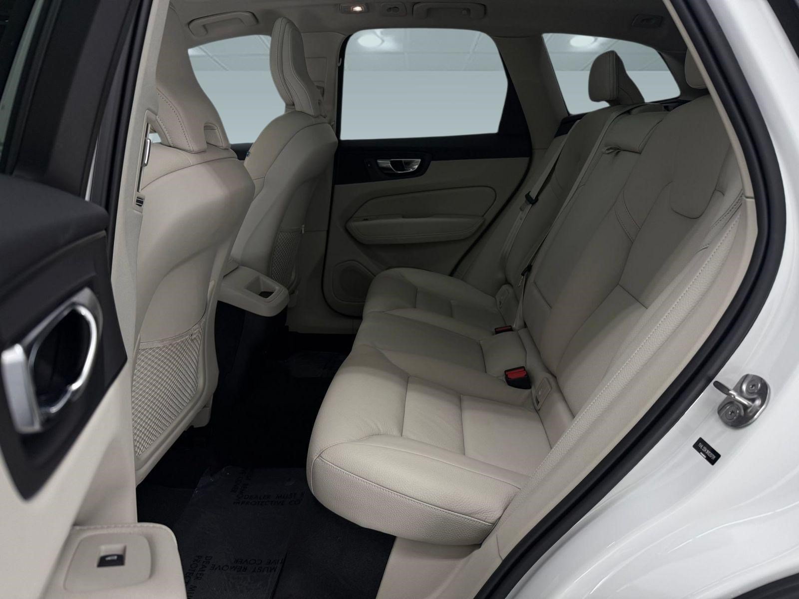 Used 2022 Volvo XC60 B5 Momentum FWD image 20