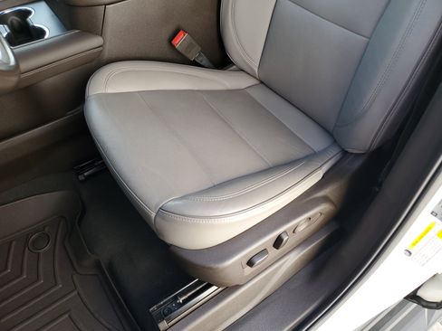 Used 2021 GMC Yukon SLT w/ SLT Luxury Plus Package image 21