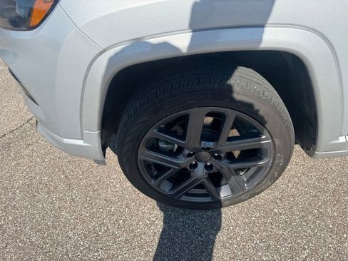 Used 2024 Jeep Compass Limited w/ High Altitude Package image 9