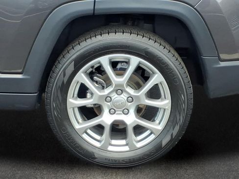 Used 2022 Jeep Compass Latitude AWD/4WD image 3