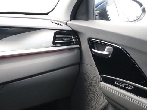 Used 2022 Kia Niro LXS FWD image 30