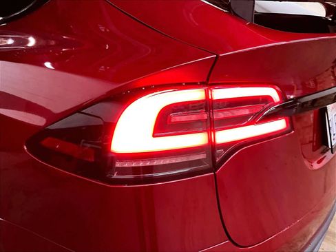 Used 2024 Tesla Model X image 31