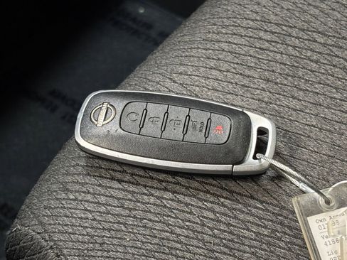 Used 2025 Nissan Rogue SV FWD image 21