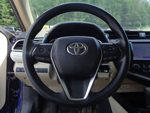 Used 2018 Toyota Camry LE FWD image 10