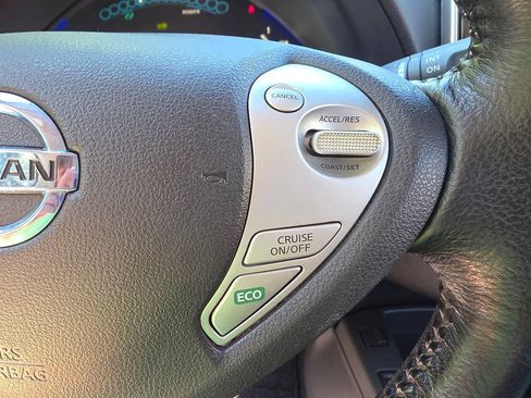 Used 2015 Nissan Leaf SL w/ Premium Package FWD image 21
