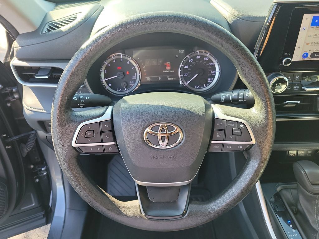 Used 2023 Toyota Highlander L FWD image 27