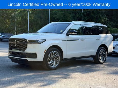 Used 2025 Lincoln Navigator Reserve AWD/4WD image 3