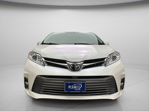 Used 2020 Toyota Sienna XLE w/ XLE Navigation Package AWD/4WD image 8