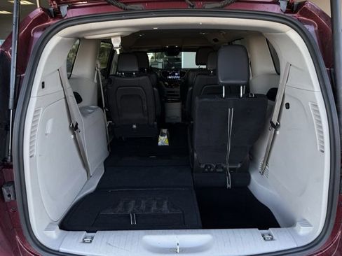 Used 2021 Chrysler Pacifica Touring-L image 19