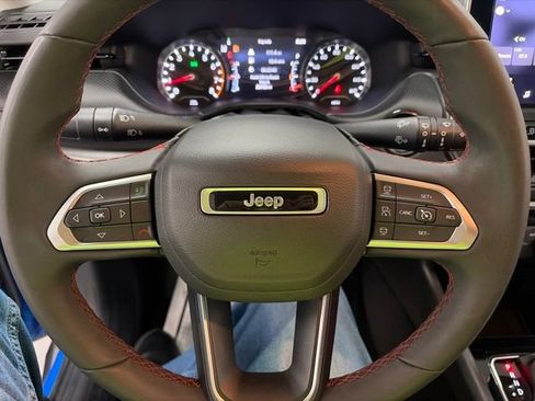 Used 2022 Jeep Compass Trailhawk AWD/4WD image 17