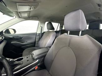 Used 2023 Toyota Highlander LE FWD video 3